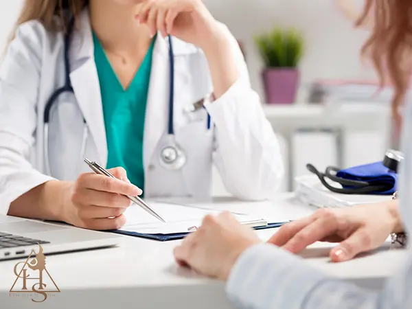 مشاوره با پزشک متخصص پیش از تزریق چربی
