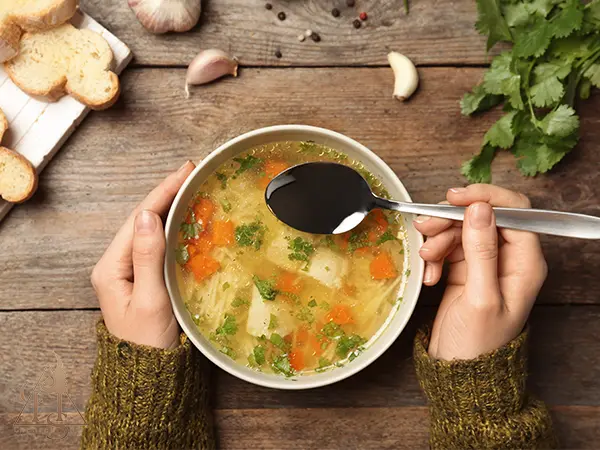 غذا خوردن بلافاصله پس از تزریق خط خنده چه مشکلاتی دارد؟