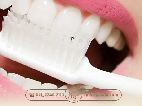 مسواک زدن پس از تزریق ژل به لب